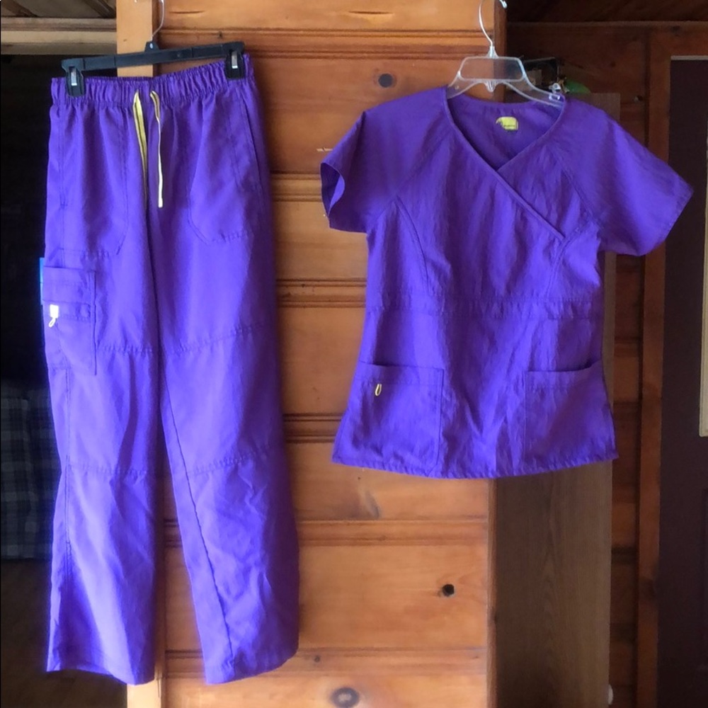 WonderWink 4-way stretch scrubs-Grape